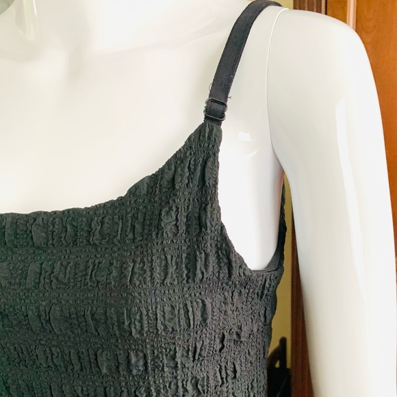 Black strechy Plisse crop tank top with adjustable straps deep round neck & back - Picture 3 of 6